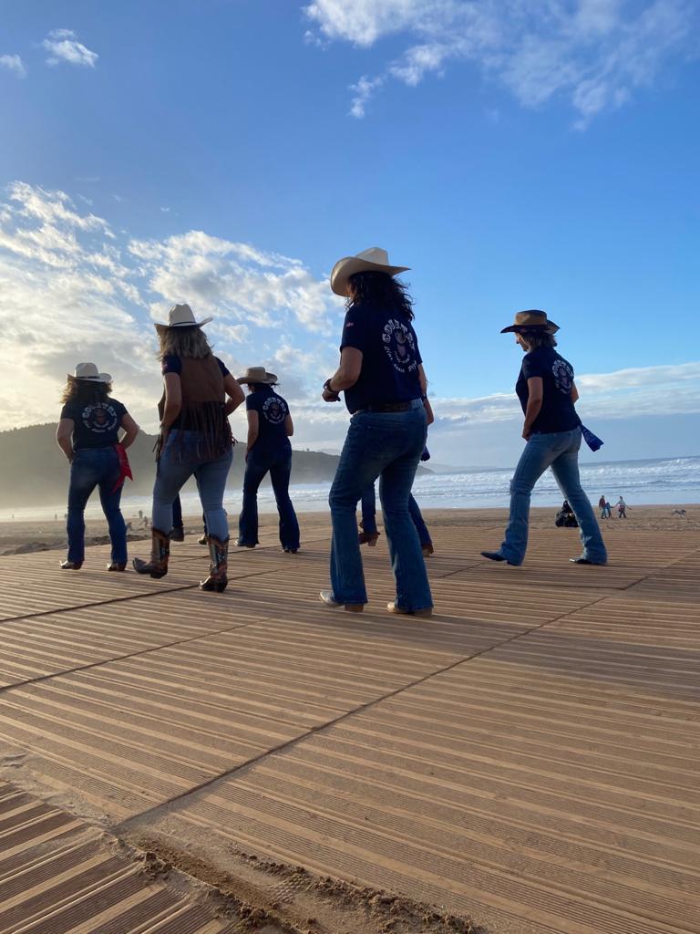 KEEP ON LIVING, LA COREOGRAFIA QUE UNIO A LOS GRUPOS DE COUNTRY POR UNA BUENA CAUSA. 